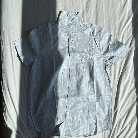 4 button down shirts - Picture 4 of 8